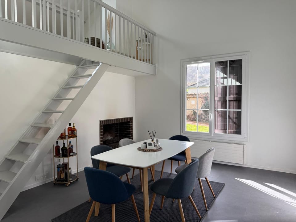 Living room, Seating area, Dining area