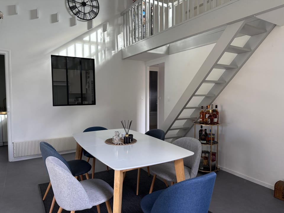 Living room, Dining area