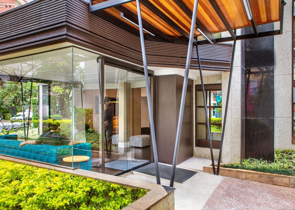 Facade/entrance, People, Garden, Lobby or reception