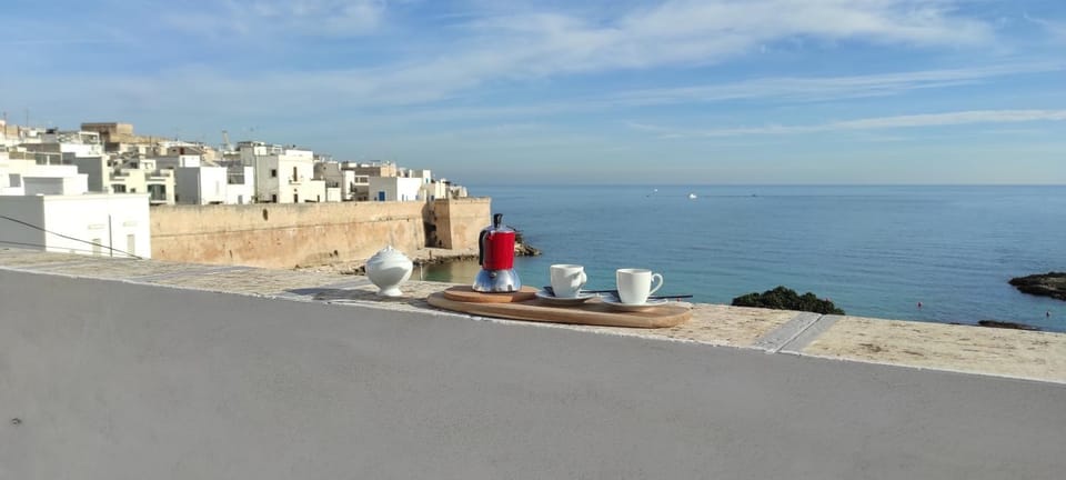 Coffee/tea facilities, Balcony/Terrace, City view, Sea view