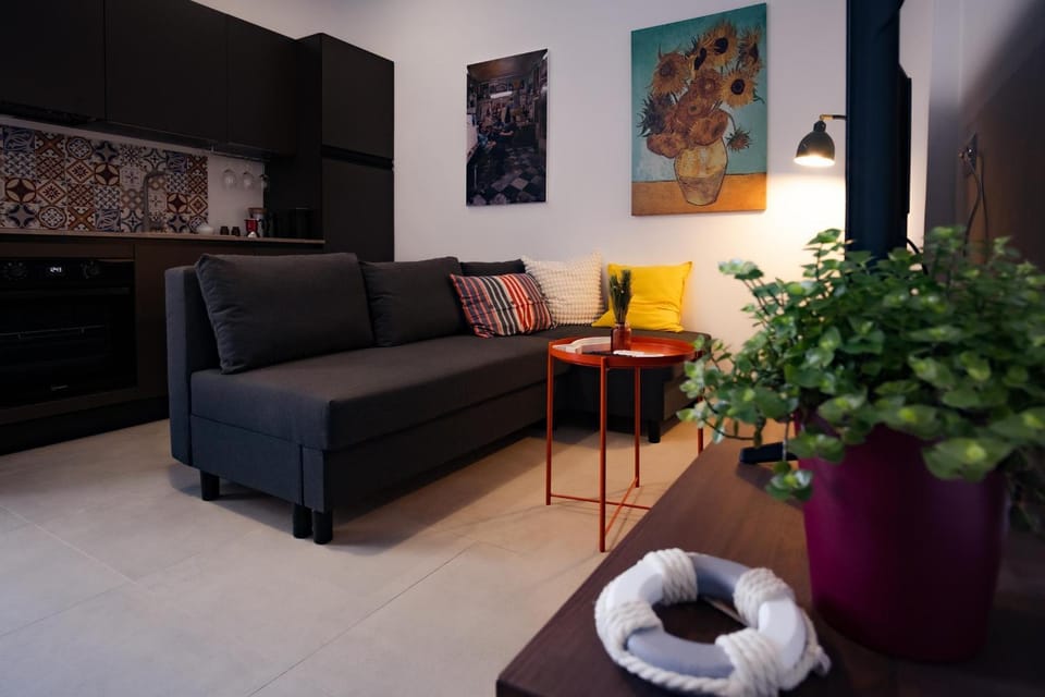 Kitchen or kitchenette, Living room, Dining area