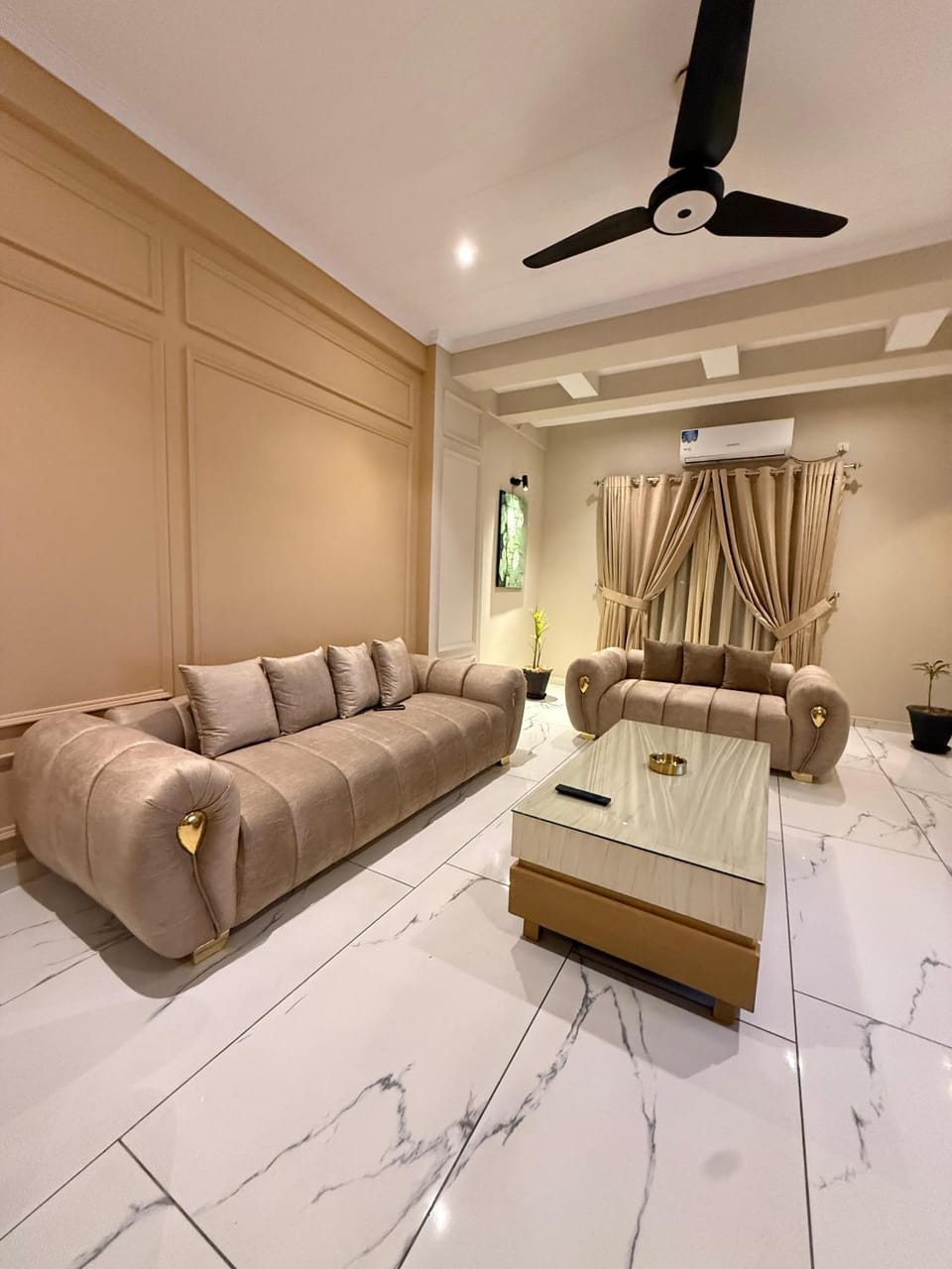 Communal lounge/ TV room, TV and multimedia, Living room, Seating area, fireplace