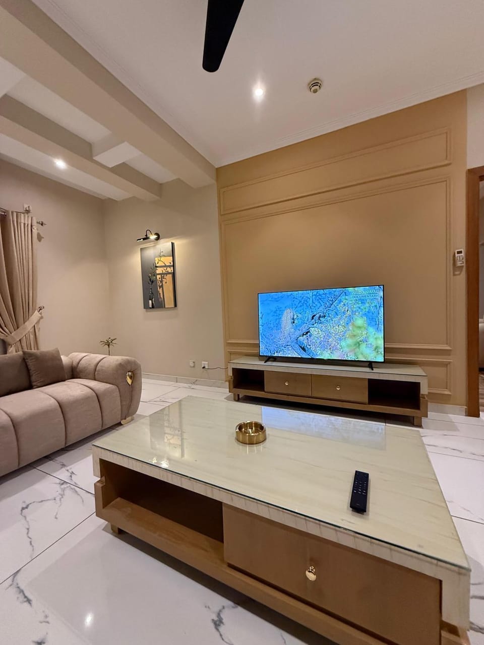 Communal lounge/ TV room, TV and multimedia, Living room, Seating area