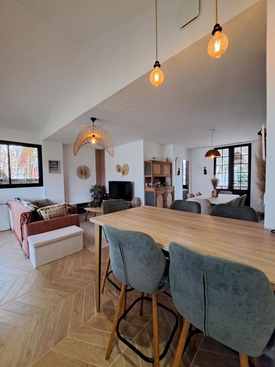 TV and multimedia, Kitchen or kitchenette, Living room, Dining area