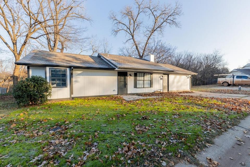 The Retreat a cozy villa with views near campus, gourmet kitchen Villa in Stillwater