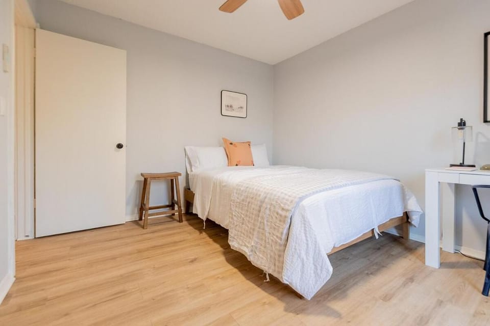 The Retreat a cozy villa with views near campus, gourmet kitchen Villa in Stillwater