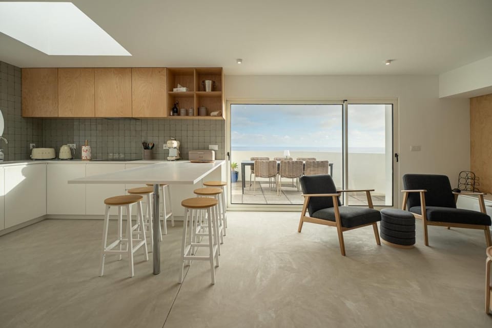 View (from property/room), Kitchen or kitchenette, Dining area