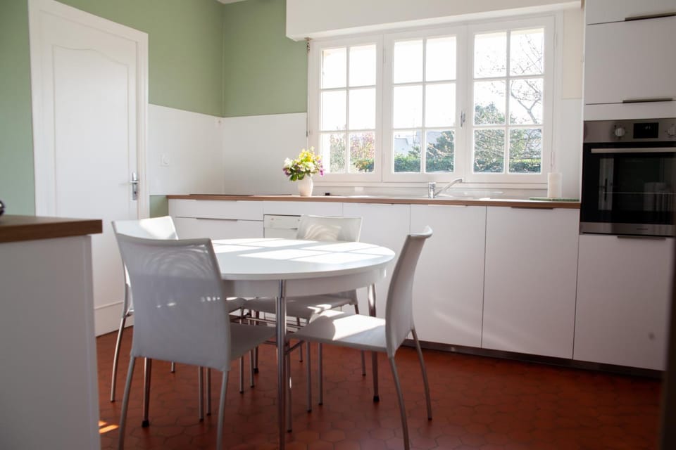 Coffee/tea facilities, Dining area, Garden view, Sunrise, stove, kitchen