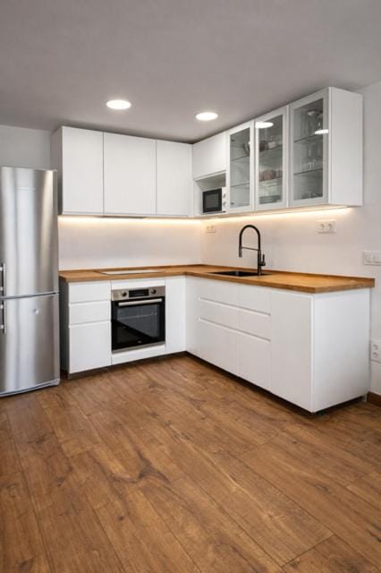 Kitchen or kitchenette, stove, kitchen
