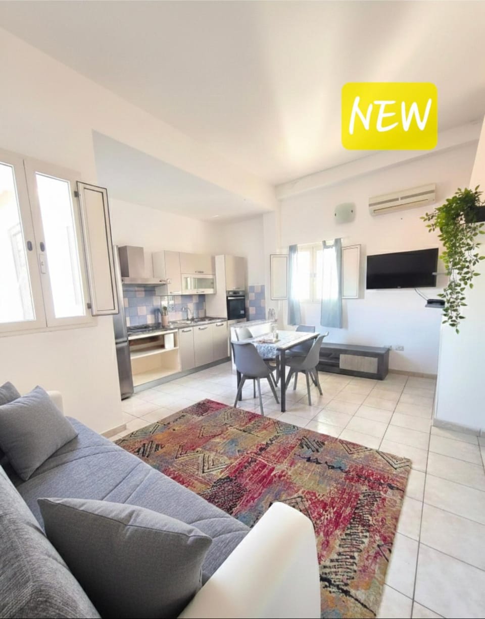 Communal lounge/ TV room, Kitchen or kitchenette, Living room, Seating area, Dining area, Evening entertainment