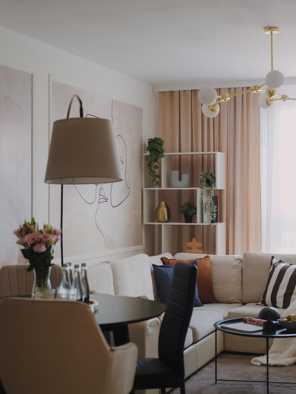 Living room, Seating area
