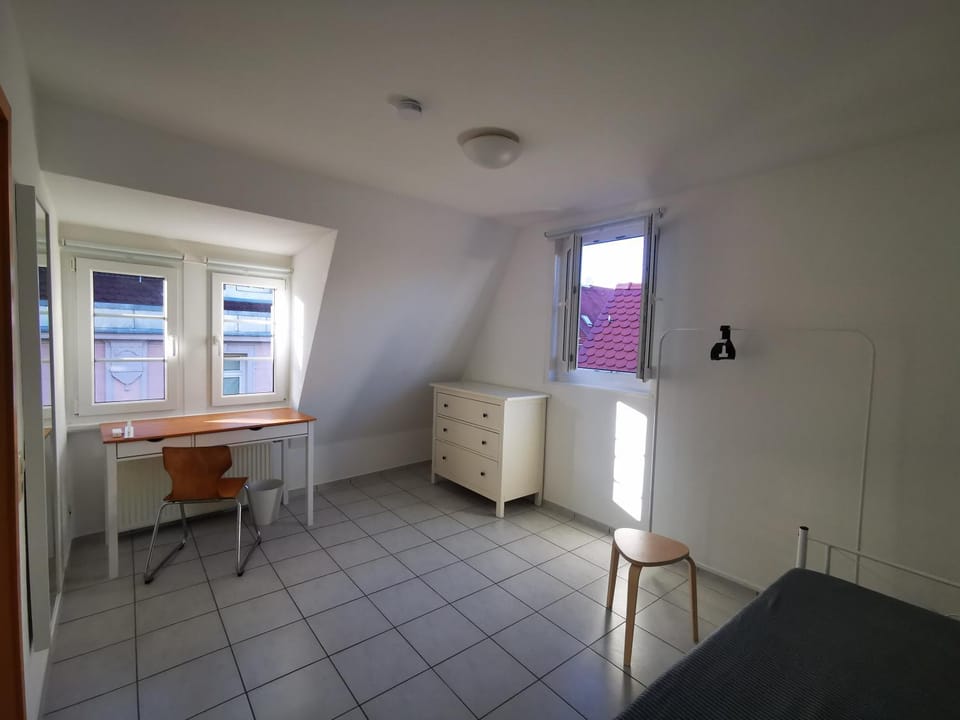 Urbanes Zimmer in Gäste-Wohnung Vacation rental in Stuttgart