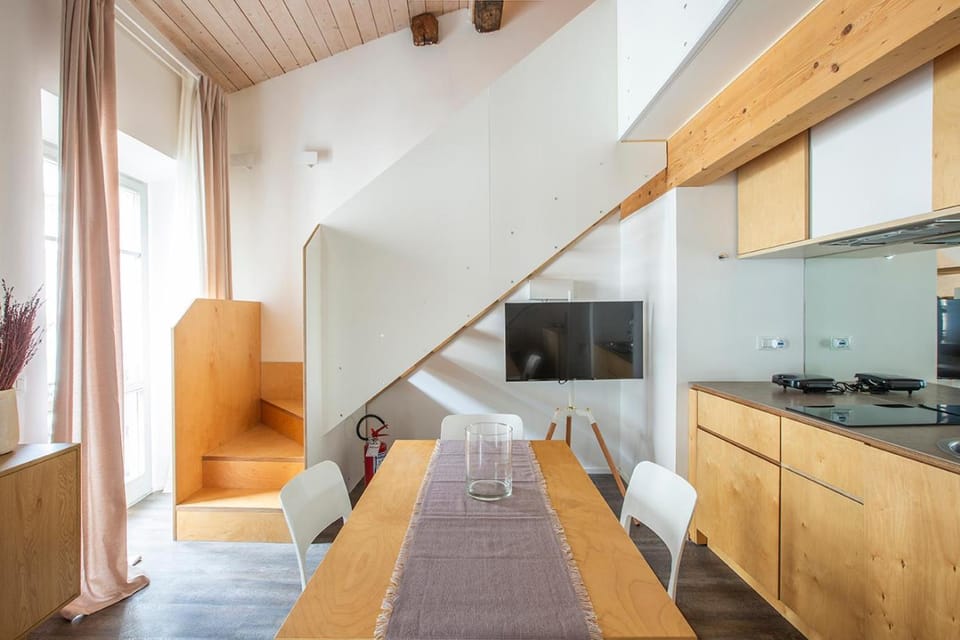 TV and multimedia, Kitchen or kitchenette, Living room, Dining area, stove