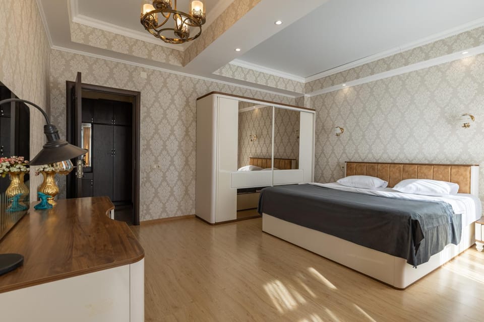 Bed, TV and multimedia, Photo of the whole room, Bedroom, wardrobe