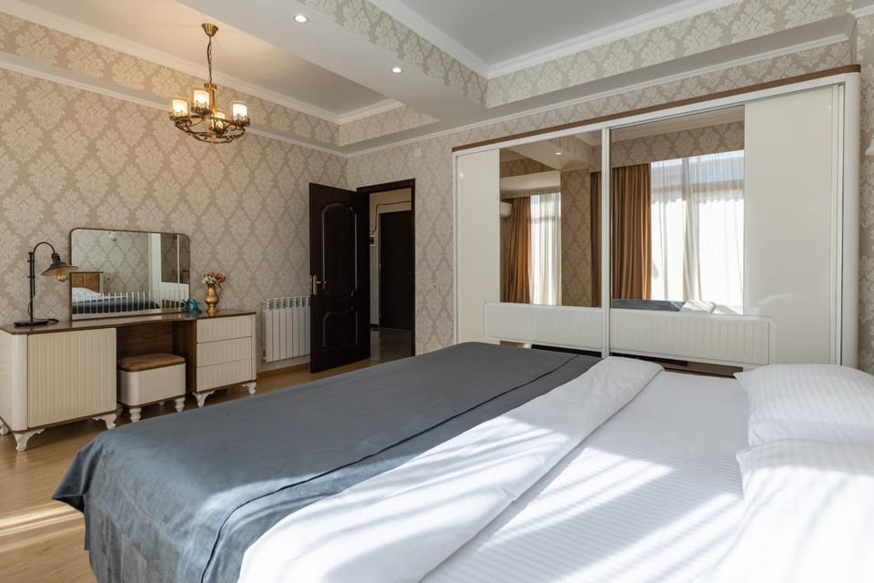 Bed, Photo of the whole room, Bedroom, wardrobe