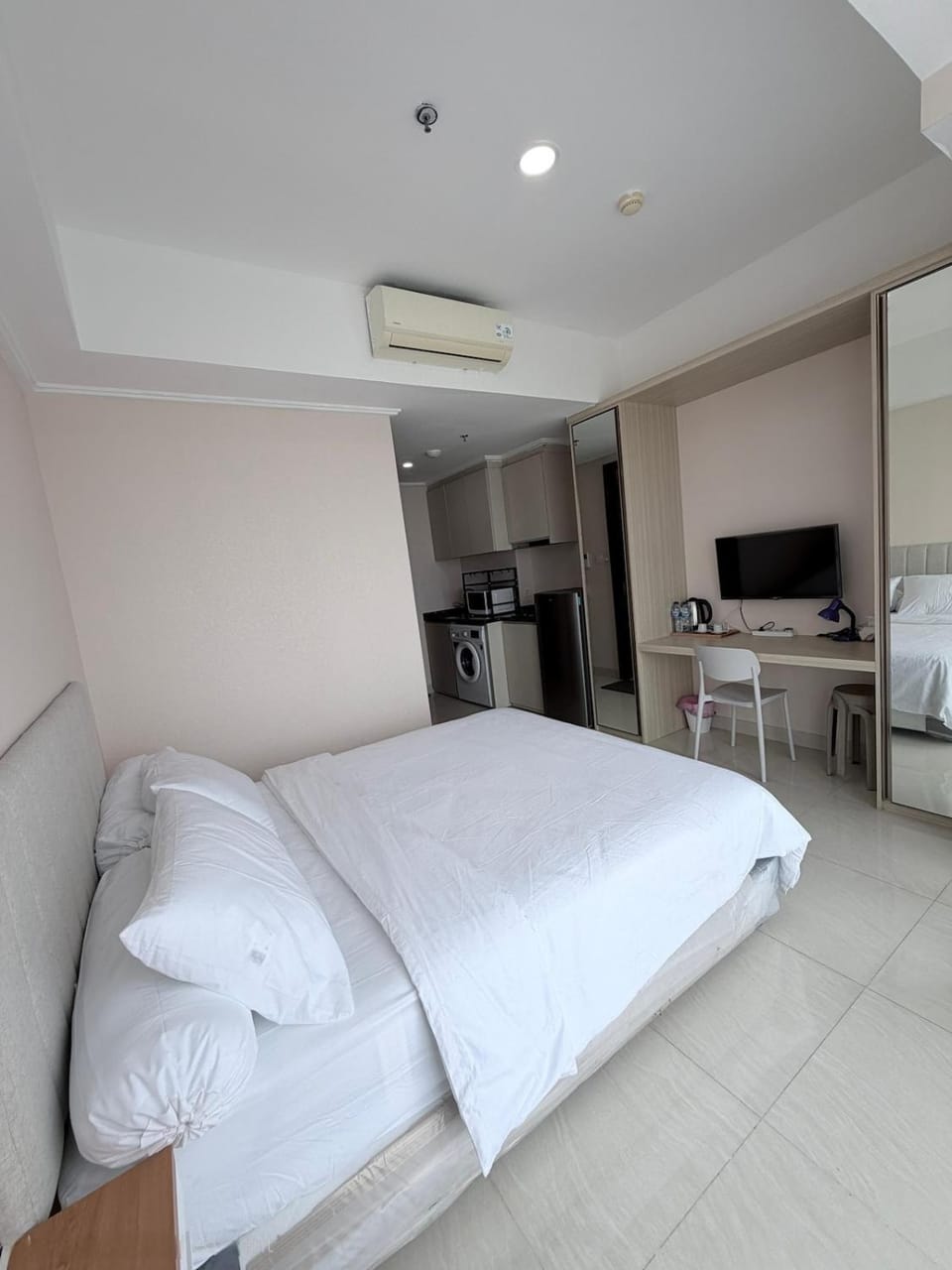 Green Sedayu Apartment PIK City View by Ellison Apartment in Jakarta