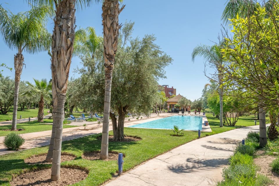 Property building, Garden, Swimming pool