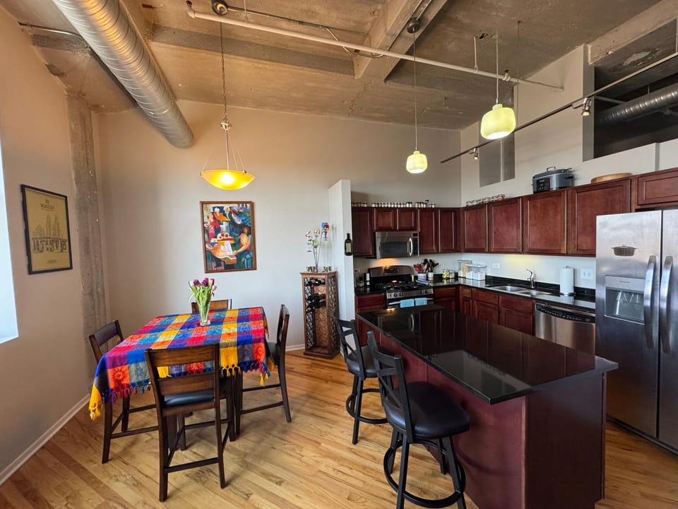 World Cup Luxury Loft -Steps to Fan Fest - Heart of KC Crossroads - 30 Night Min Apartment in Kansas City