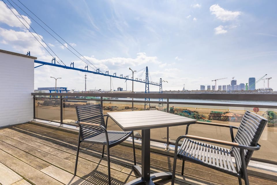 The Harbour Seabreeze Loft Apartment in Ostend