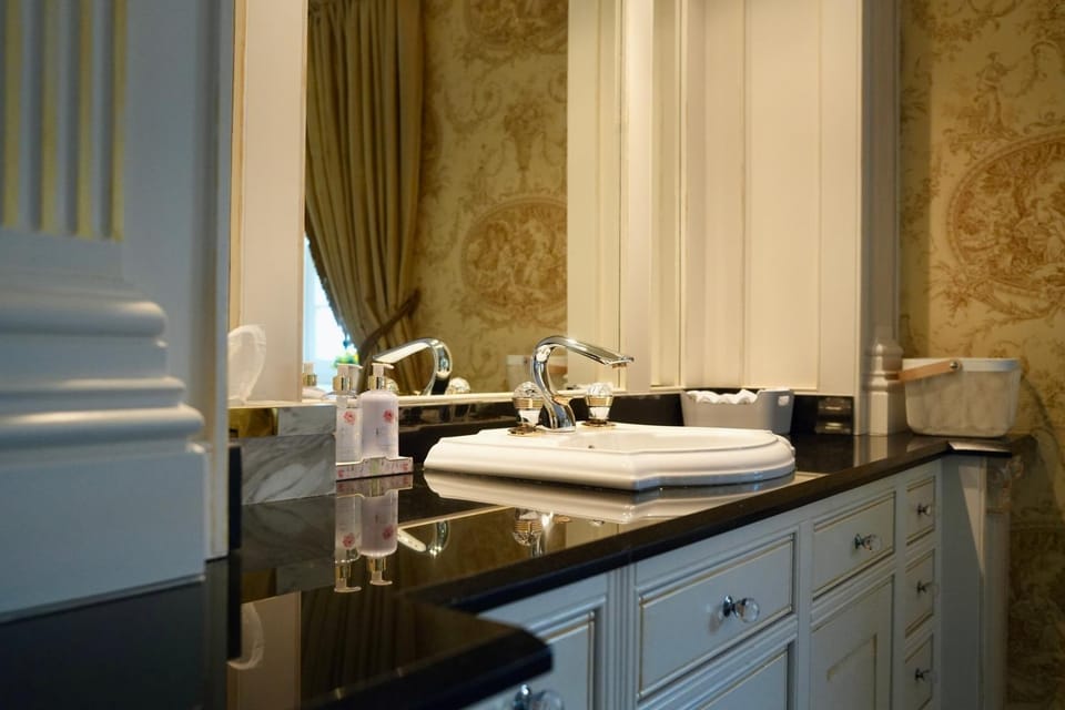 6BR House with Butler, Sauna & Hot Tub in Glasgow House in Airdrie
