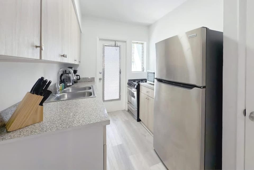 1BR Miami Beach Apt with King plus 2 Queens & Smart TV Apartment in South Beach Miami