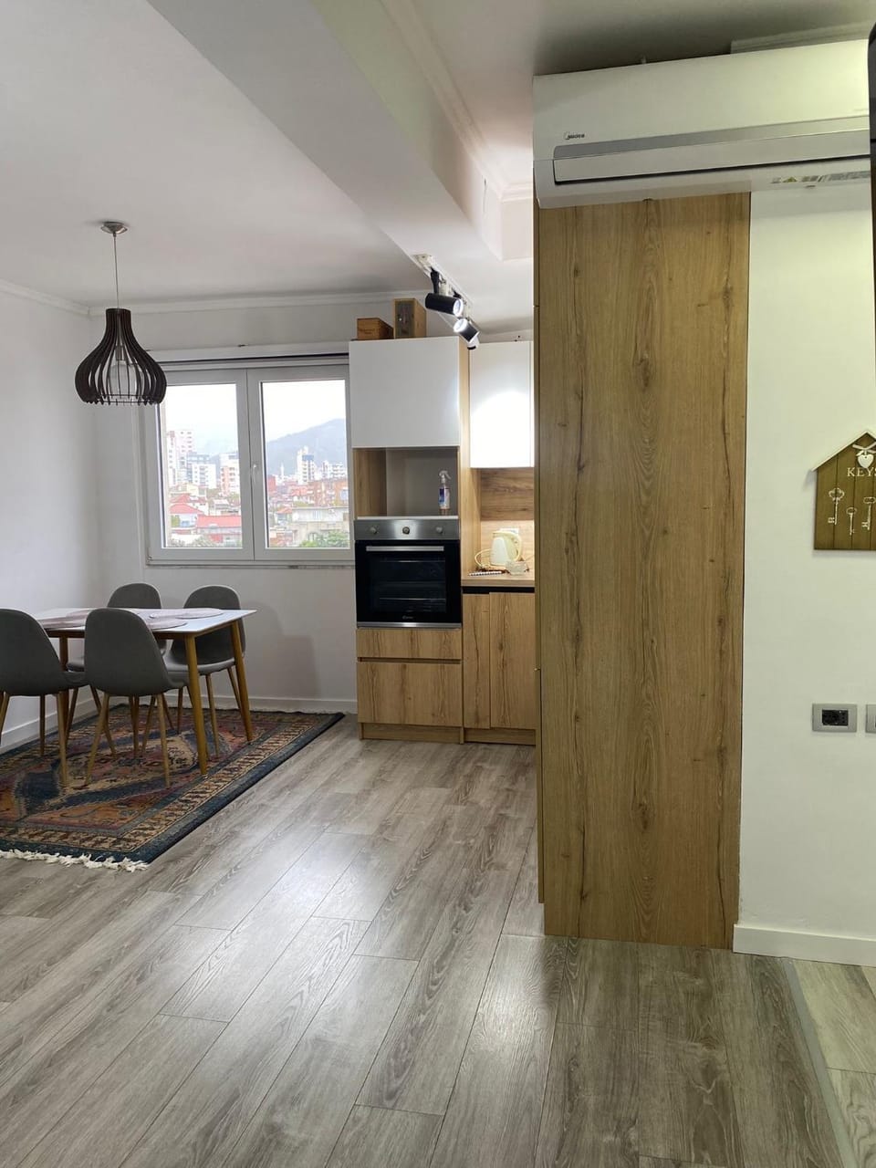 Kitchen or kitchenette, Dining area, oven, wardrobe