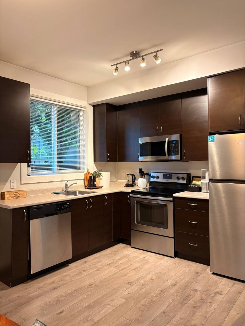 microwave, oven, kitchen