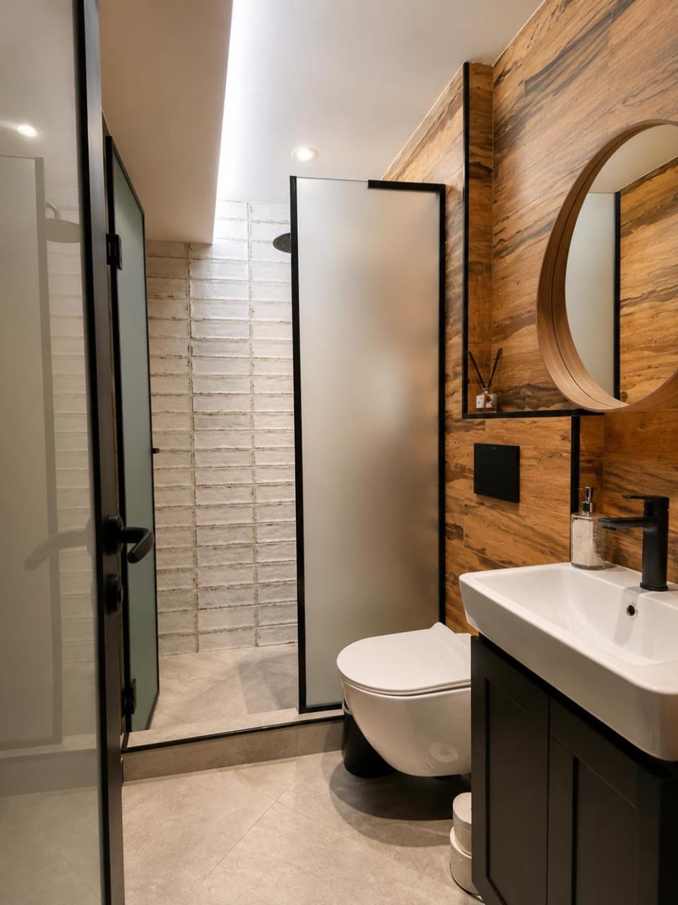 Art Apartment Center with Parking Apartment in Varna