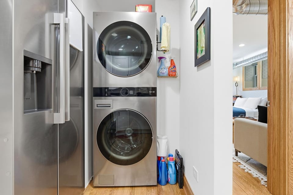 Fully Updated Jr, 1 Bed, Steps from Lincoln Park condo Apartment in Lincoln Park