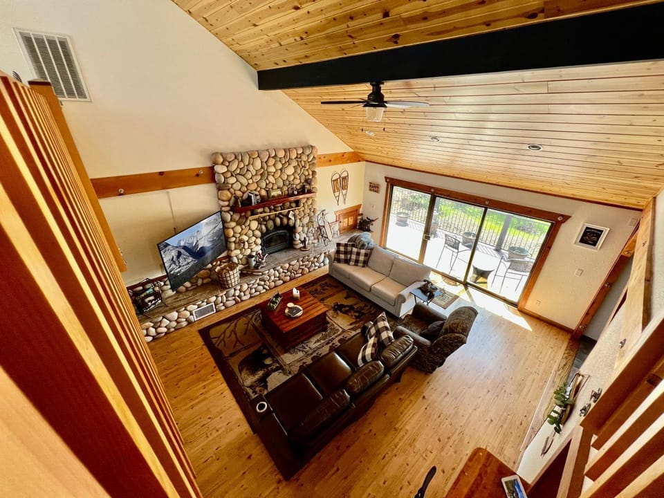 Communal lounge/ TV room, Living room, Seating area