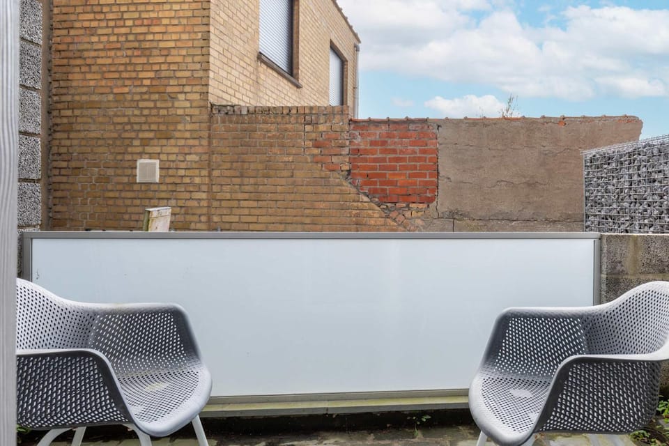Property building, Patio, Balcony/Terrace