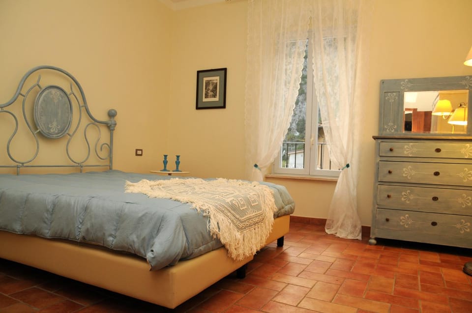Day, Photo of the whole room