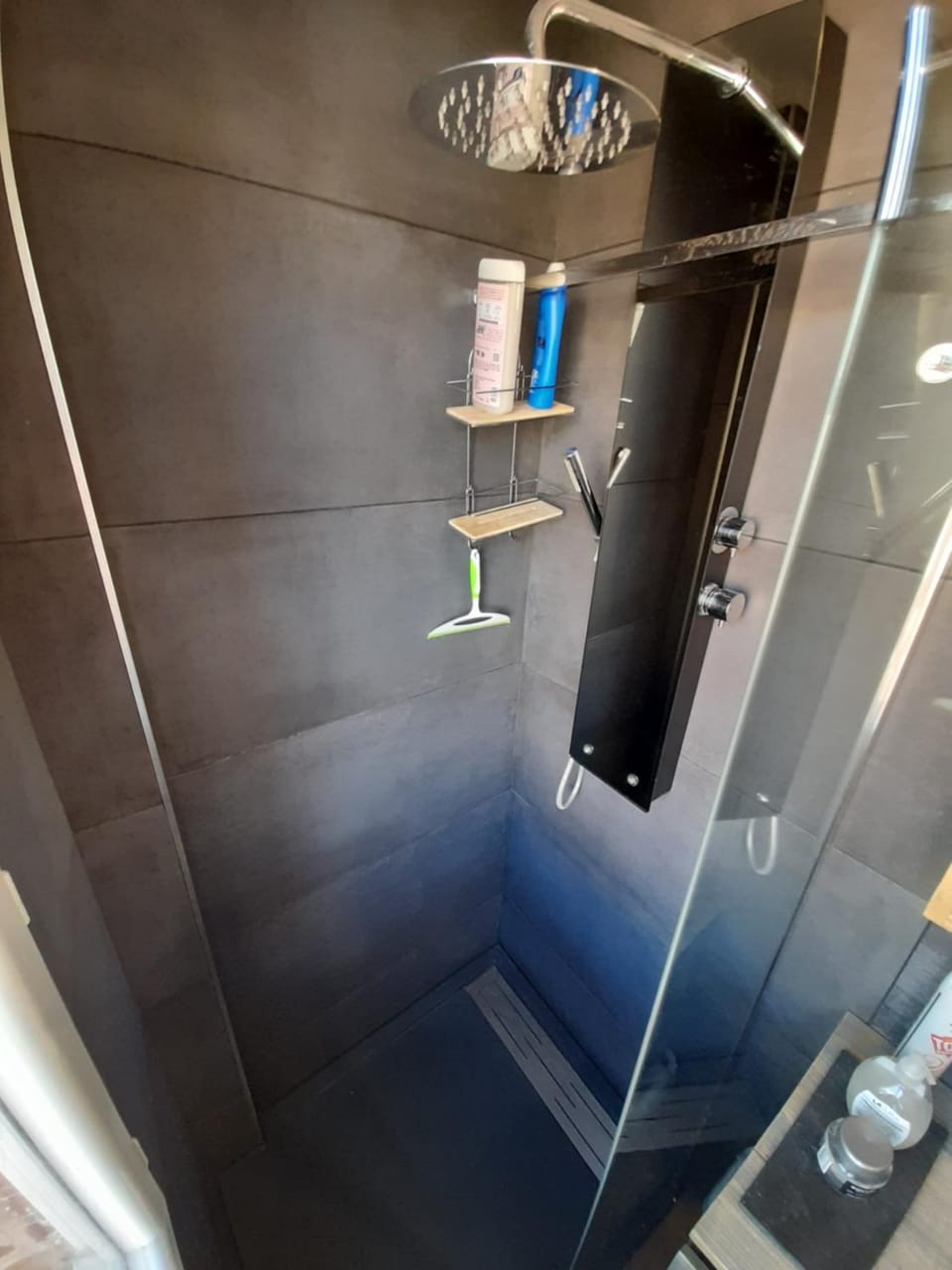 Grand appartement 2 Piece Centre Metro Mairie Marché Apartment in Levallois-Perret