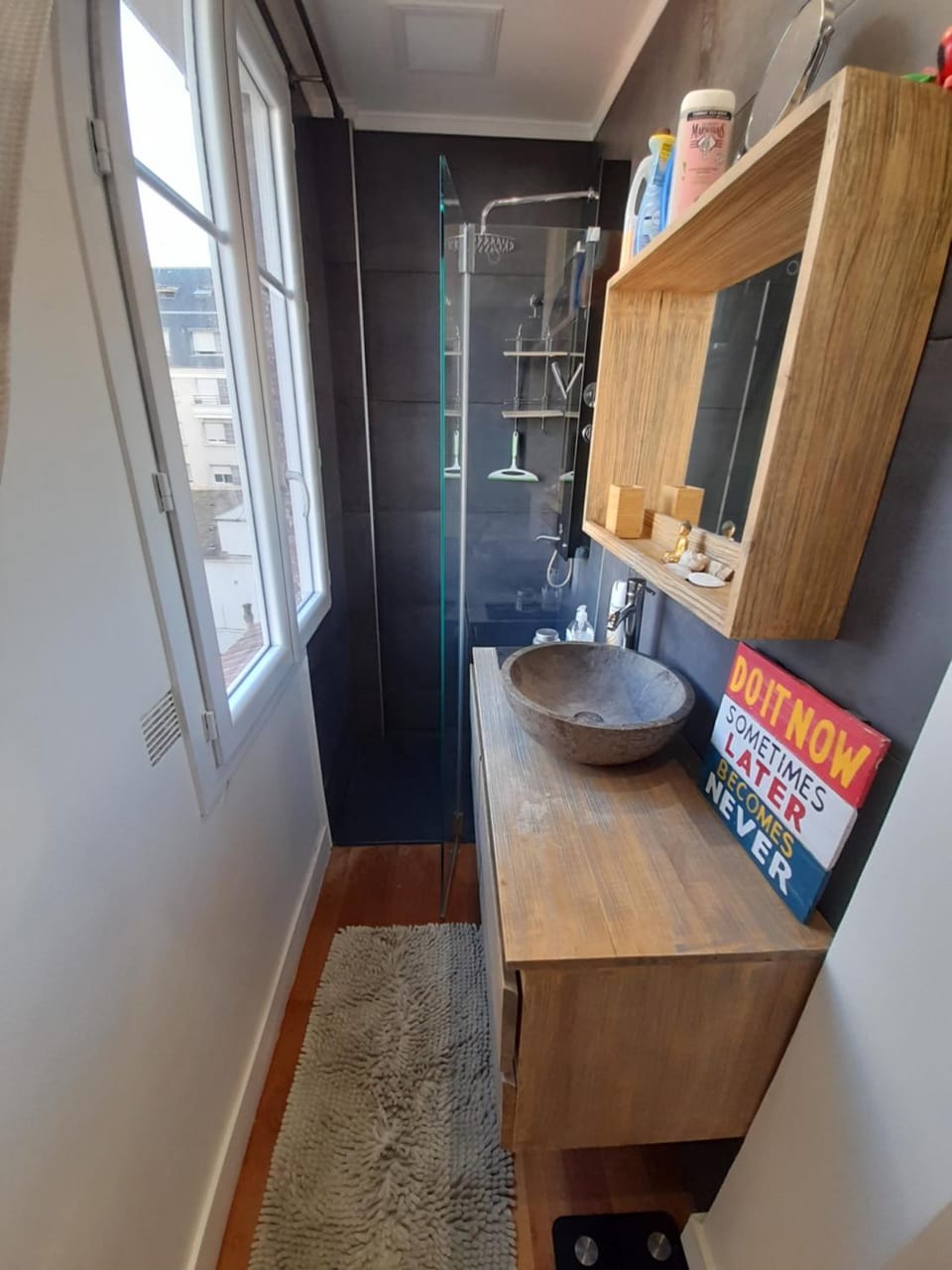 Grand appartement 2 Piece Centre Metro Mairie Marché Apartment in Levallois-Perret