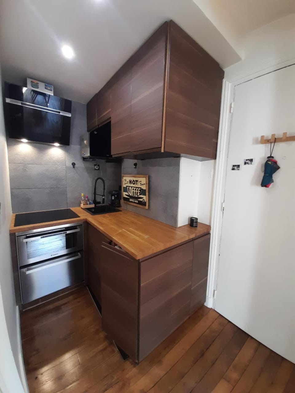 Grand appartement 2 Piece Centre Metro Mairie Marché Apartment in Levallois-Perret