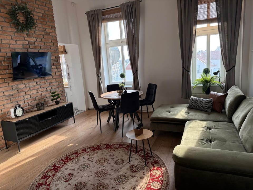 TV and multimedia, Seating area