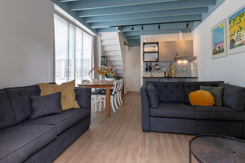 Kitchen or kitchenette, Living room, Seating area