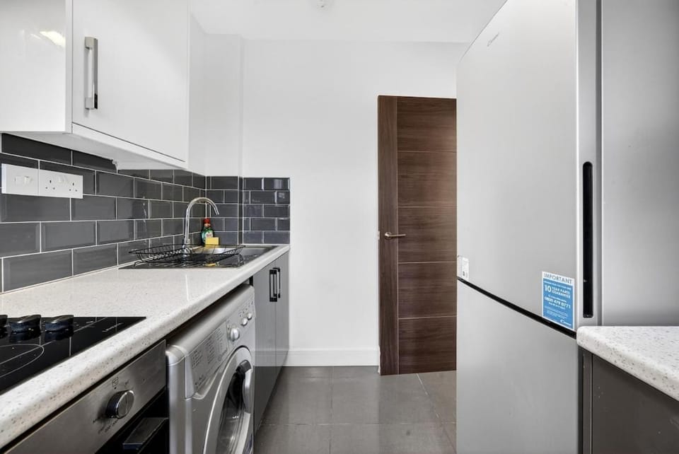 Long Stays Roath Park 2BR Apartment with Parking Central Location Apartment in Cardiff