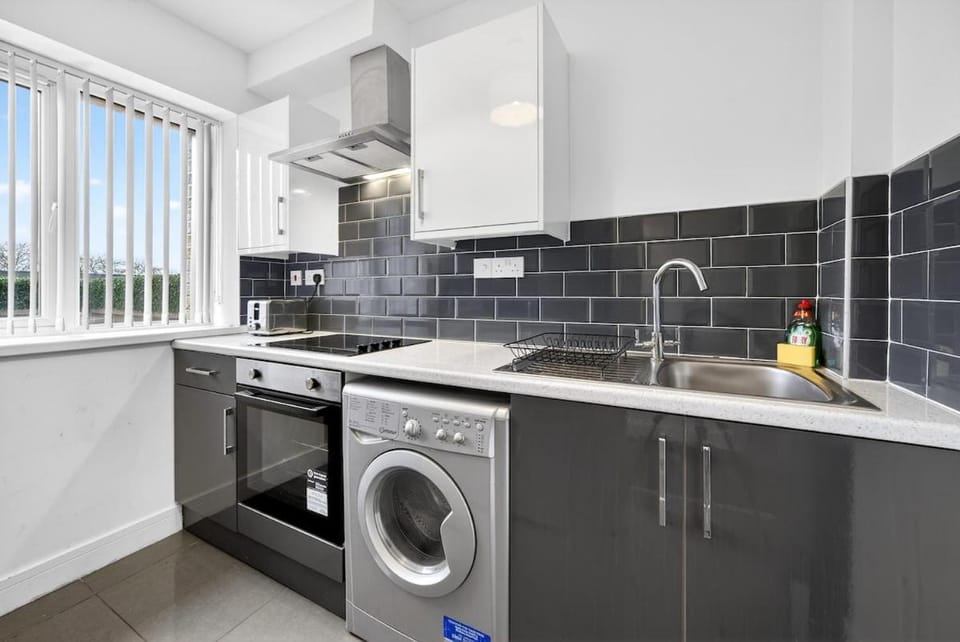 Long Stays Roath Park 2BR Apartment with Parking Central Location Apartment in Cardiff