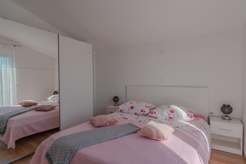 Bed, Bedroom, wardrobe