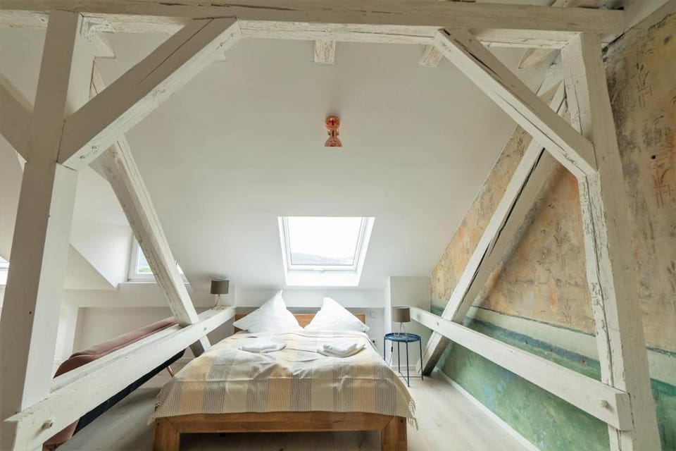 Central & bright - attic apartment in Häselburg Apartment in Gera