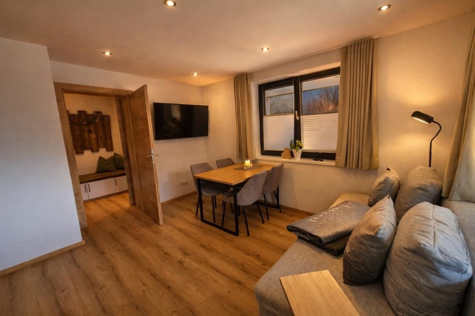 TV and multimedia, Kitchen or kitchenette, Living room, Dining area