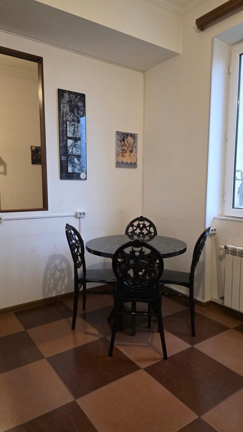 Seating area, kitchen