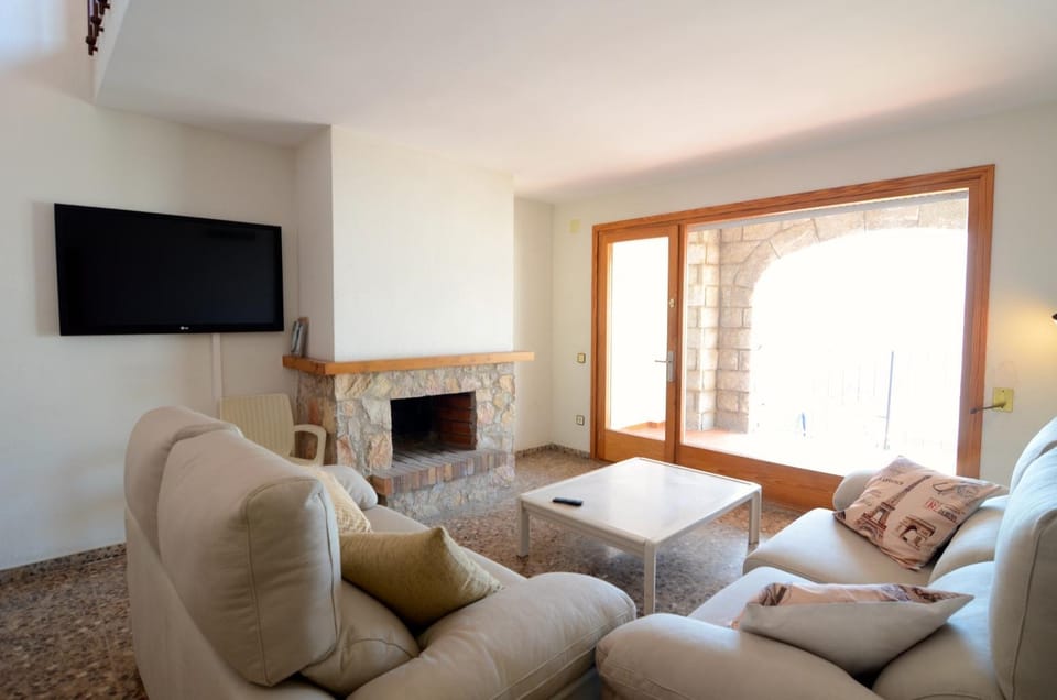 Communal lounge/ TV room, Living room