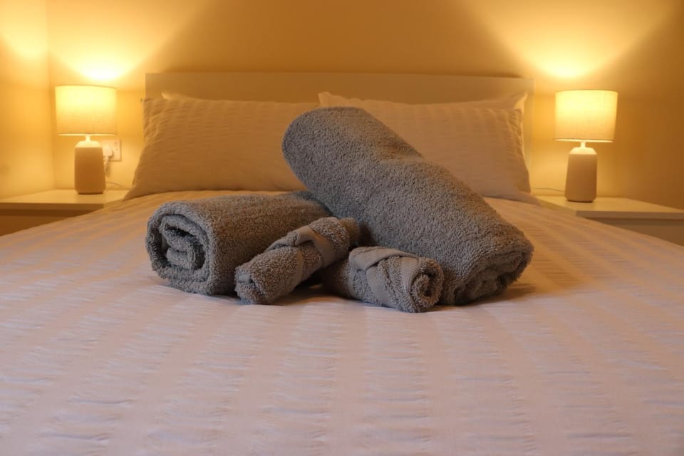 Shower, Bed, Bedroom, towels, towels