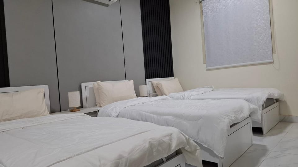 Bed, Photo of the whole room, Bedroom, air conditioner