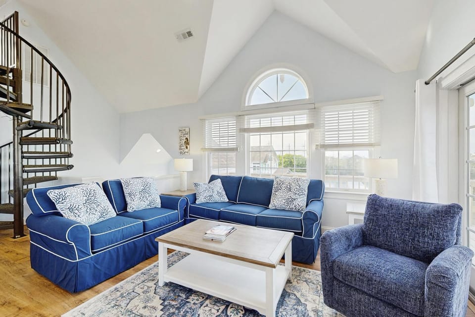 AV710 Sea Breeze House in Avon