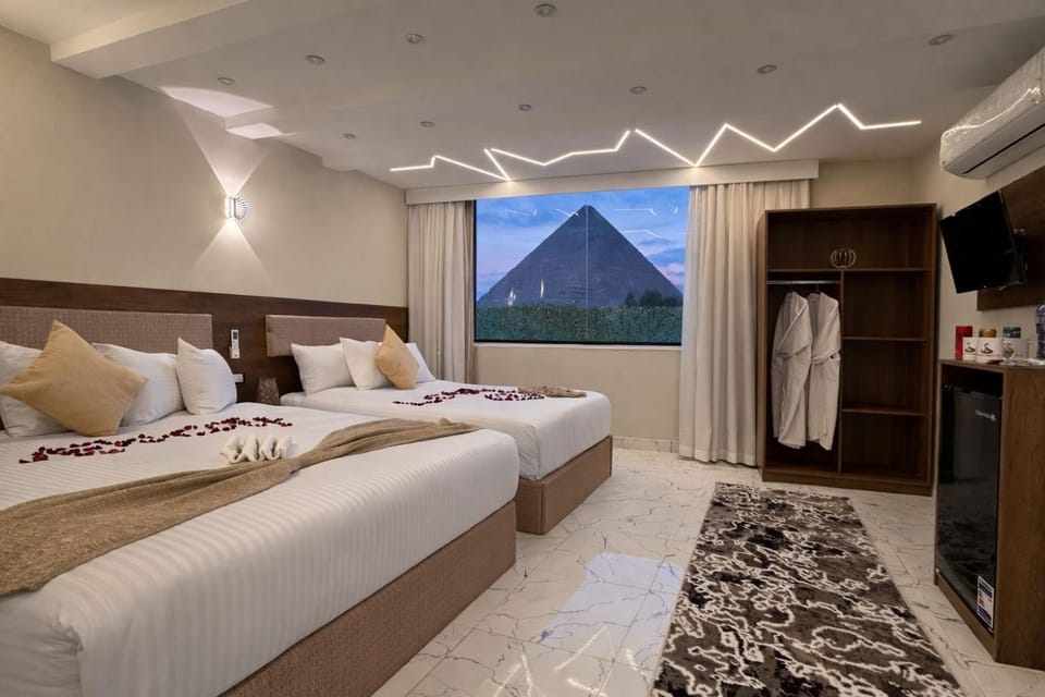 Bed, Natural landscape, TV and multimedia, Photo of the whole room, Bedroom, Mountain view