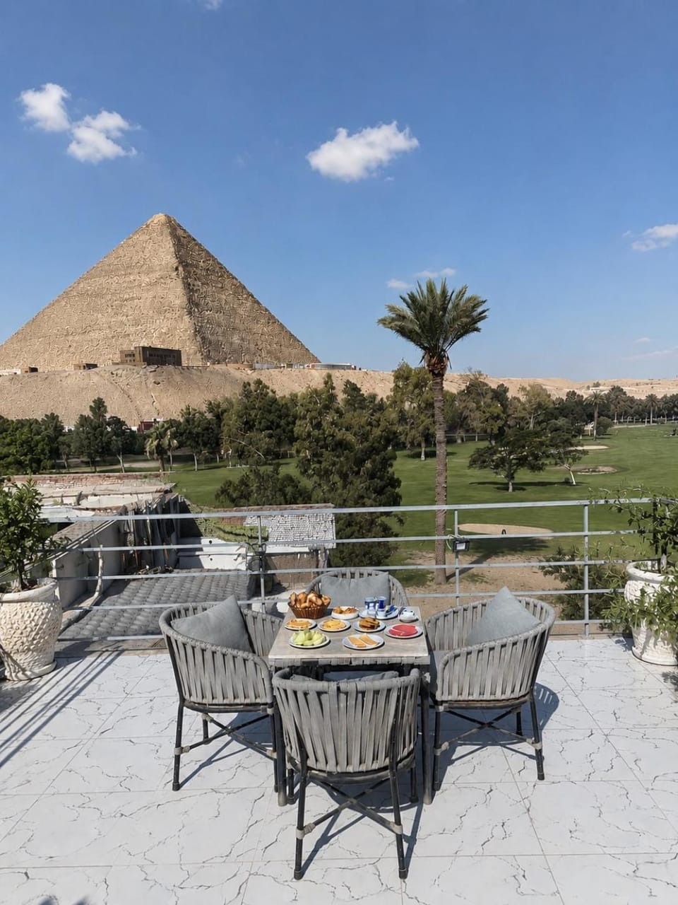 Property building, Patio, Nearby landmark, Spring, Day, Natural landscape, View (from property/room), Balcony/Terrace, Living room, Food and drinks, Seating area, Dining area, Food, Mountain view, sunbed