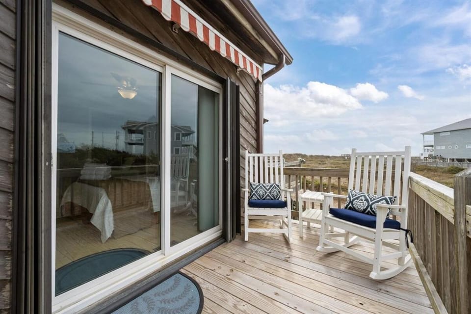 Beach, Ocean & Sound Views at Villa de Mer Apartment in North Topsail Beach